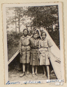Harcerki drużyny Związku Harcerstwa Polskiego "Dzieci słońca" im. Narcyzy Żmichowskiej podczas zlotu, Biała Podlaska, 31.05-1.06.1936