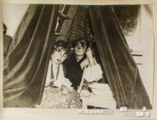 II Białostocka Drużyna Harcerek "Świt" im. Zawiszy Czarnego przy Szkole położnych w Białymstoku w strojach andrzejkowych, 15.12.1957