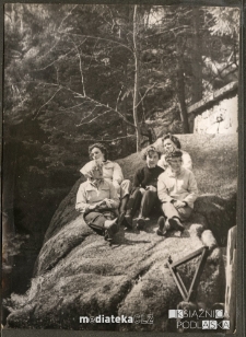 Wycieczka w góry podczas szkolenia instruktorów drużynowych zuchowych w Karkonoszach, 1957 r.