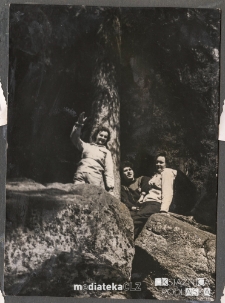 Wycieczka w góry podczas szkolenia instruktorów drużynowych zuchowych w Karkonoszach, 1957 r.