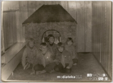 Kominek w harówce w Szkole Podstawowej nr 16, pocz. l. 80-tych XX w.