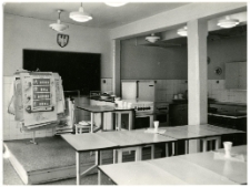 Wyposażenie zaplecza kuchennego do prowadzenia kursów gotowania w pomieszczeniach LKP około 1970 r.