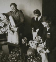 Przodujące tkaczki z Białegostoku