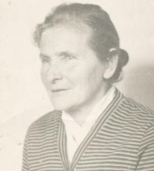 Franciszka Hajmowicz pomocnica przy dzieciach najmłodszych w Domu Dziecka