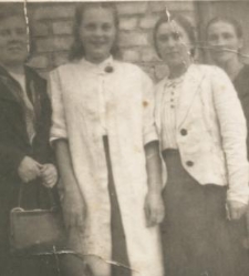 Anna Hajmowicz z koleżankami