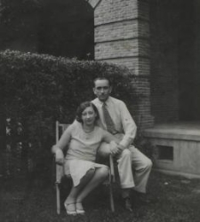 Stefan Szamar z żoną Zofią w ogrodzie