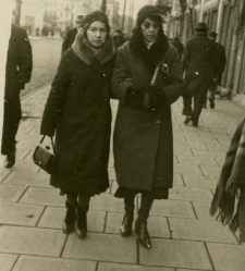 Mieszkanki Starosielc na ulicy Białegostoku