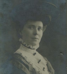 Portret młodej kobiety w dużym kapeluszu