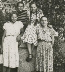 Koleżanki Heleny Niewińskiej-Klimiuk z Liceum Pedagogicznego w Bielsku Podlaskim na wycieczce