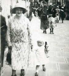 Janka Kozłowska z matką na Rynku Kościuszki