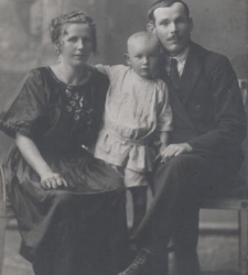 A. Popławski z żoną i dzieckiem