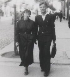 Dziewczyna i chłopak na ul. Kilińskiego