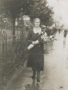 Kobieta z kwiatami na Rynku Kościuszki