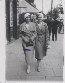 Dwie kobiety podczas spaceru