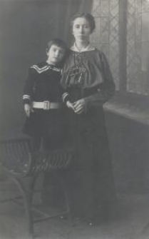 Regina Kuczyńska z domu Oksztel, z córką Reginą