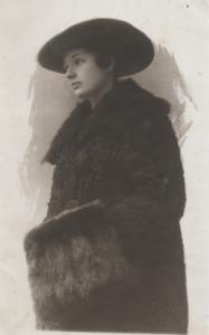 Kobieta w zimowym ubraniu