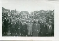 Obchody 1 Maja w Brańsku - dzieci z transparentem "Pokój"