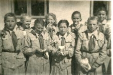 Żeńska drużyna harcerska