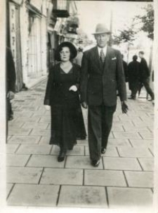 Zdjęcie kobiety i mężczyzny na ulicy Lipowej