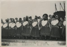 Zespół pieśni i tańca "Kurpie Zielone" podczas występów