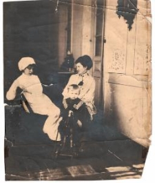 Zofia Skrzeszewska (żona Bronisława) z Marią Skrzeszewską i małym Stanisławem