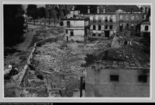 Białystok, odbudowa śr&oacute;dmieścia. Widok z Pałacu Branickich na kości&oacute;ł farny