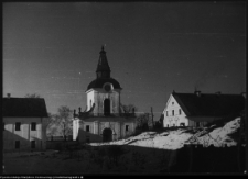 Supraśl, popiersia ocalałe w ruinach Pałacu Opatów