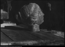 Supraśl, popiersia ocalałe w ruinach Pałacu Opatów