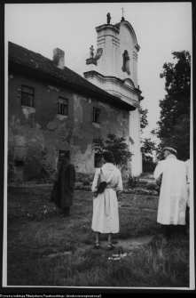 Opat&oacute;w, zesp&oacute;ł poklasztorny