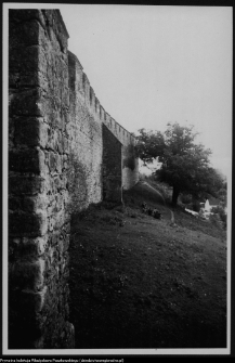 Szydł&oacute;w, mury obronne