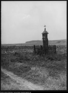 Stara Kamionka, krzyż i kapliczka słupowa
