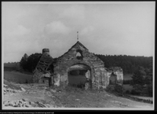 Mała Huta, brama folwarczna