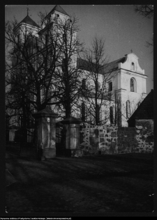 R&oacute;żanystok, kości&oacute;ł