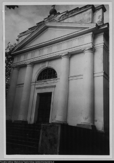 Filip&oacute;w, kości&oacute;ł