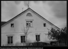 Mikicin, dw&oacute;r