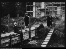 Choroszcz, komisja konserwatorska przed pałacem