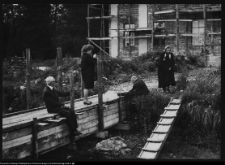 Choroszcz, komisja konserwatorska przed pałacem