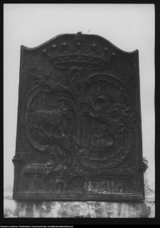 Choroszcz, płyta kominkowa z herbem Gryf