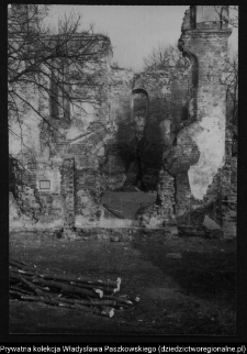 Mielnik, ruiny gotyckiego kościoła Świętej Tr&oacute;jcy