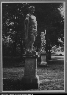 Białystok, Pałac Branickich, ogrody, grupa posągów w głównej alei
