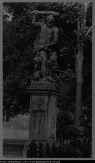Białystok, Pałac Branickich, ogrody - posąg Herkulesa z XVIII w.