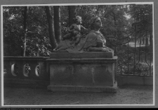 Białystok, Pałac Branickich, ogród - rzeźba Sfinksa