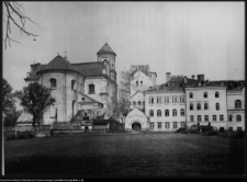 R&oacute;żanystok, widok na kości&oacute;ł i klasztor