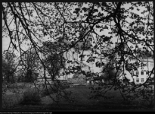 Różanystok, ogród i kościół