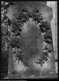 Nowa Wola, fragment ngrobka na cmentarzu grzebalnym