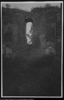 Mielnik, ruiny gotyckiego kościoła Świętej Tr&oacute;jcy