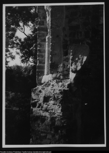 Mielnik, ruiny gotyckiego kościoła Świętej Trójcy