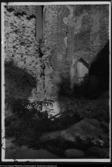 Mielnik, ruiny gotyckiego kościoła Świętej Trójcy