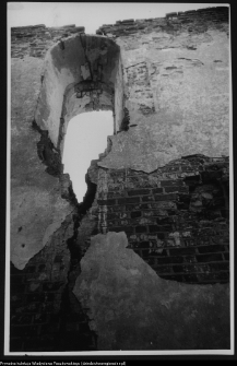 Mielnik, ruiny gotyckiego kościoła Świętej Tr&oacute;jcy