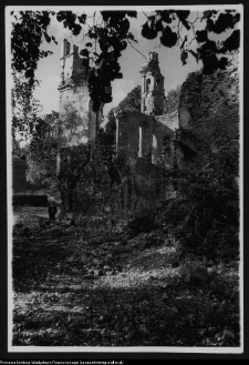 Mielnik, ruiny gotyckiego kościoła Świętej Tr&oacute;jcy